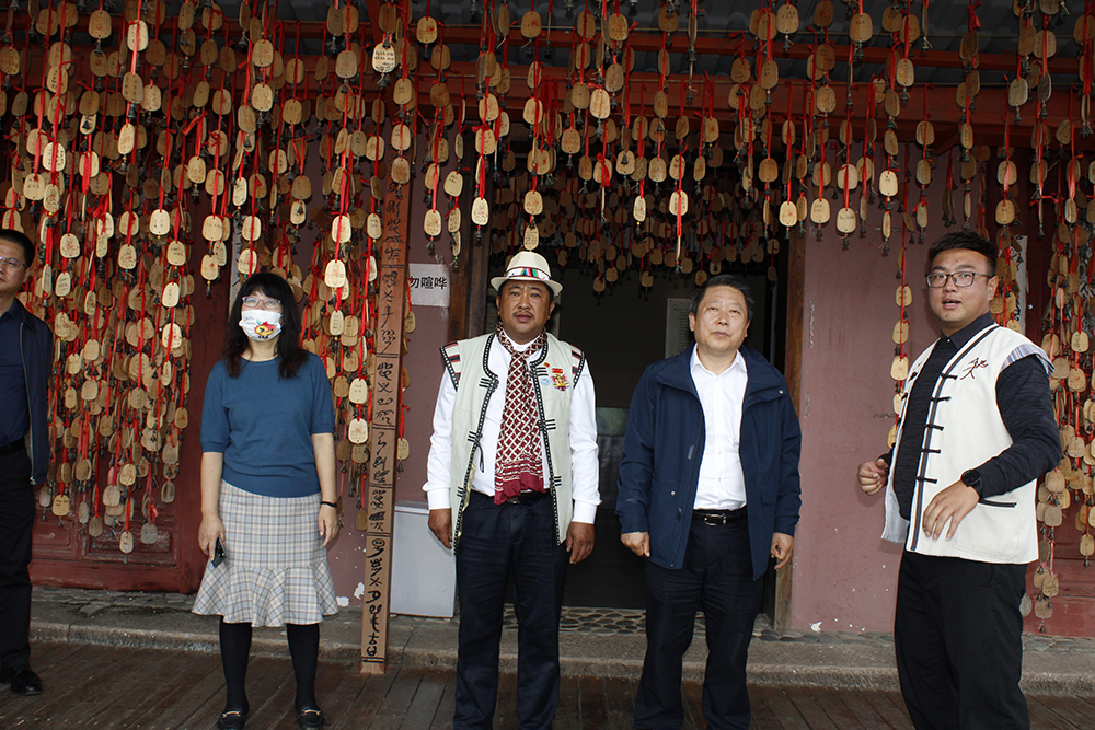 國(guó)家民委“民族團(tuán)結(jié)進(jìn)步”授榮專(zhuān)題調(diào)研組蒞臨“麗江拉市海濕地公園”指導(dǎo)調(diào)研，集團(tuán)董事長(zhǎng)楊四龍、集團(tuán)副董事長(zhǎng)、黨總支書(shū)記吳學(xué)華陪同