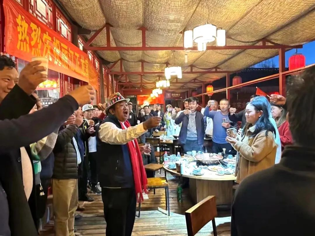 正龍28歲生日宴上，楊四龍說(shuō)了什么讓人熱淚盈眶？